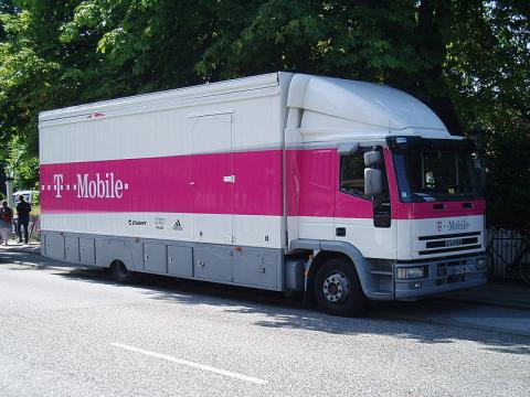 T-Mobile 'Likes' Facebook, Gives Away Free Access