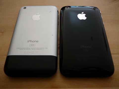 Samsung's New iPhone Conversion Plan: Free Phones And Covered Logos!