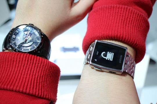 AU Optronics Heading Into Smartwatch Market Just In Time To Serve Apple?