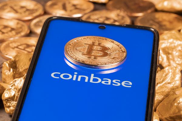 Coinbase customers withdraw $248 million worth of stablecoins amid liquidity fears