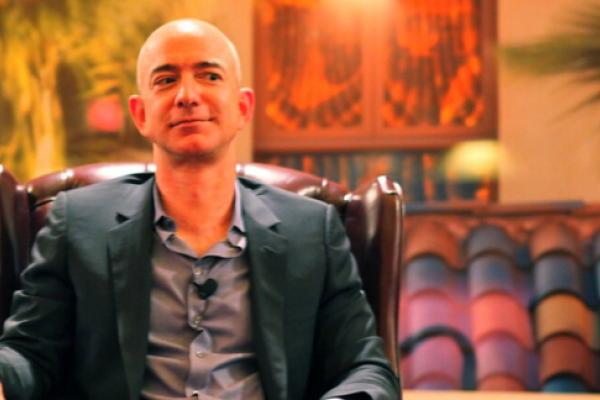 Jeff Bezos' girlfriend is also rich, she just donated $1 million to this charity