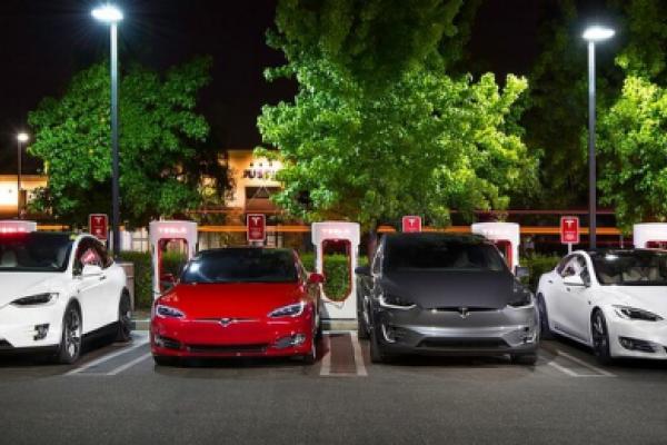 Do you want to buy a used Tesla? Better act fast, here's how long they last on average on the market