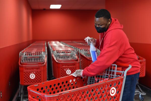 Target and Walmart Take Divergent Paths After Earnings: Premarket Readiness Breaks Down Retail Stock Trading