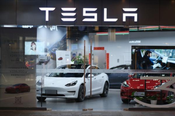 Le pouvoir de tarification de Tesla souffrira en raison des nouvelles règles de l'IRS pour le crédit de vente de véhicules électriques, selon un analyste