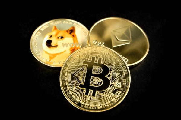 Bitcoin, Ethereum, and Dogecoin Rise on Fed's Mostly Bullish Tone: Analyst Sees More Consolidation for Apex Crypto