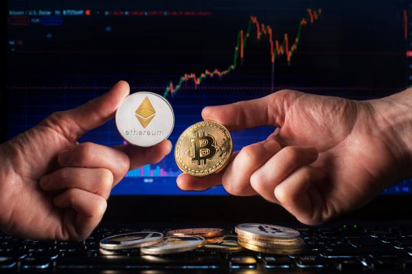 Bitcoin و Ethereum يوسعان الارتفاع ، Dogecoin هبوطيًا: يقول المحلل إن Apex Coin يمكن أن `` تبحث عن اكتساح '' بقيمة 21600 دولار