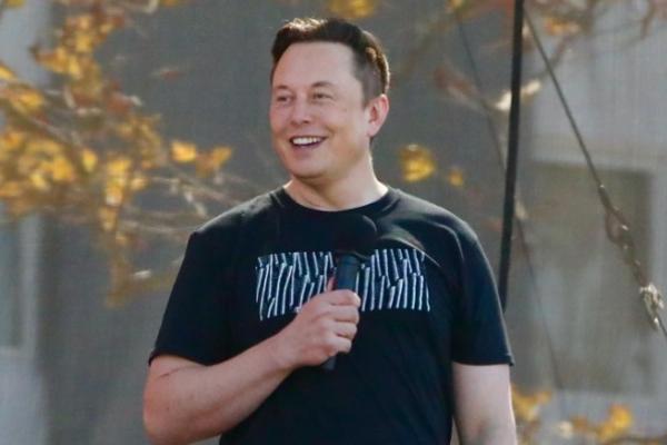 'Don't worry:' Elon Musk says intrusive flying objects are 'just friends of mine stopping by'