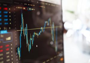 analyst ratings image