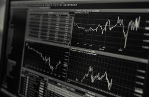 analyst ratings image