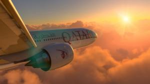 Boeing,777,Qatar,Airways,Flying,On,Amazing,Sunset,,15,Jun,