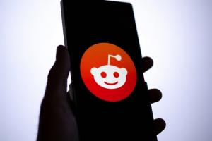 Guildford,,Uk,-,June,12,,2023:,Reddit,App,Logo,On