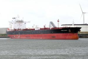 Crude oil tanker Front Sirius will be unloaded in the port of Rotterdam