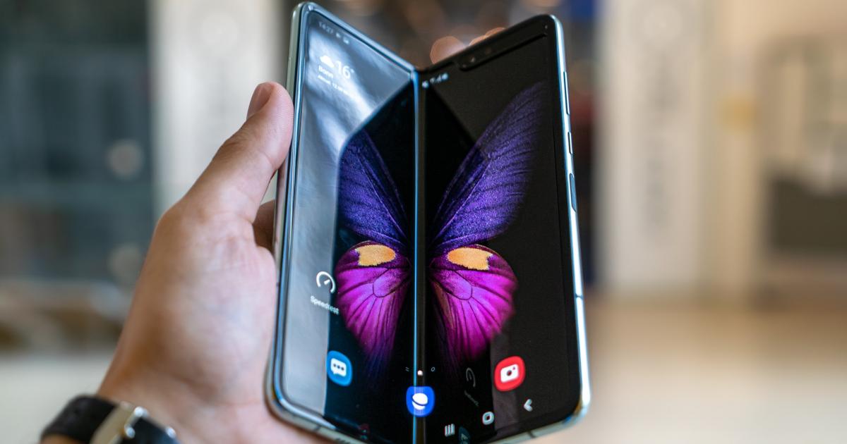 Apple Inc.  (NASDAQ: AAPL) – Apple tests the foldable screen for the iPhone: Bloomberg