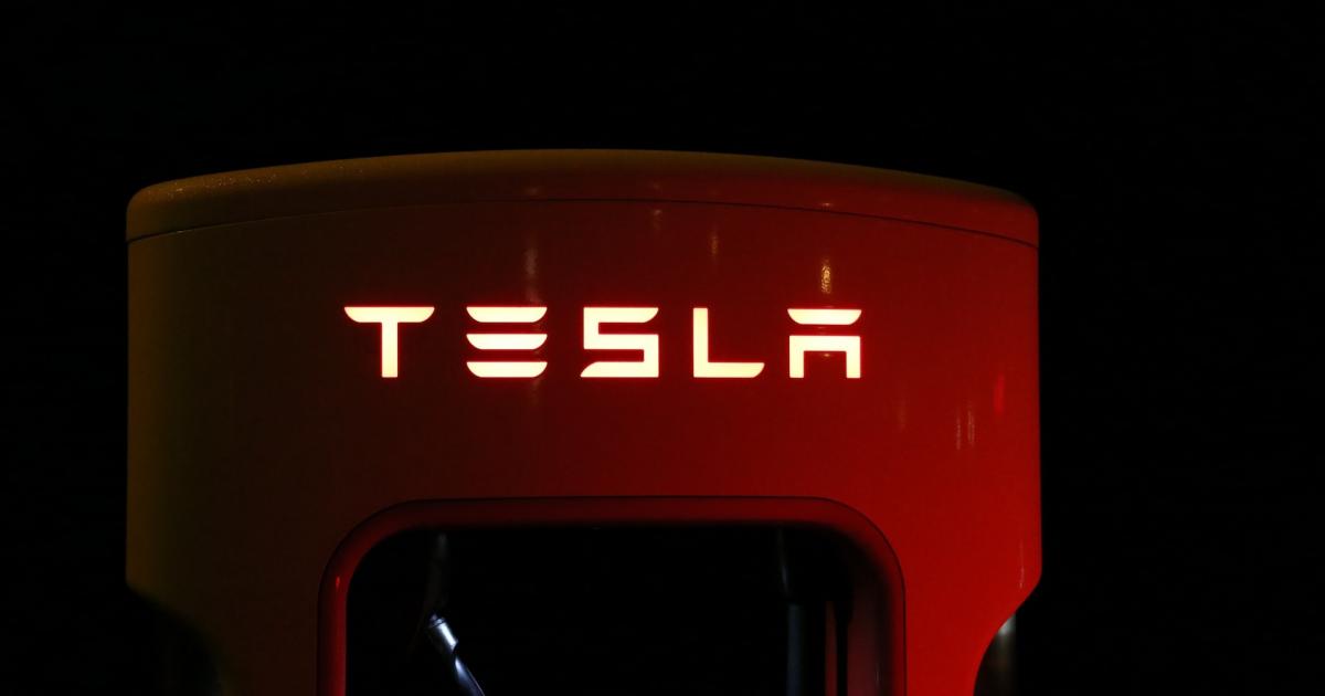 Tesla Motors, Inc. (NASDAQ: TSLA) – Tesla reports record $ 10.74 billion quarterly revenue, semi-deliveries to begin this year