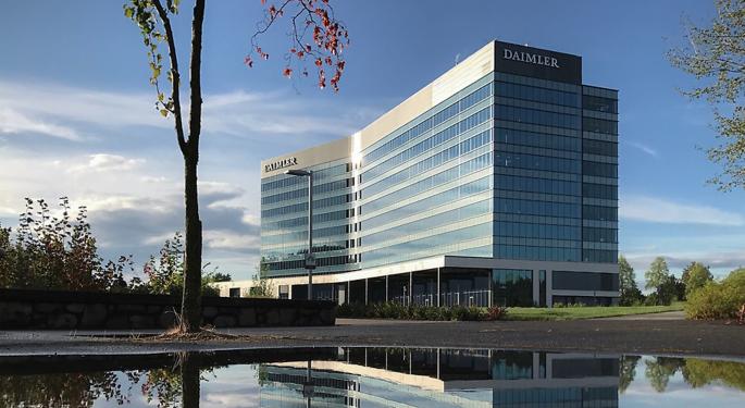 Daimler Trucks US Full-year Sales Fall 30% As Independence Nears