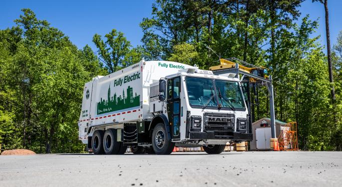 Mack Will Sell Electric Garbage Trucks In 2021