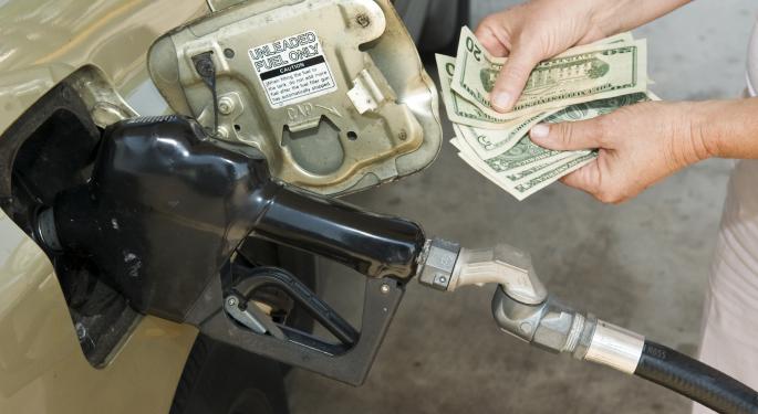 Busy Refineries Push Summer Gasoline Prices Down