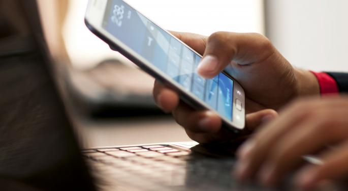 Apple's U.S. Smartphone Market Share Grows; Facebook Top App