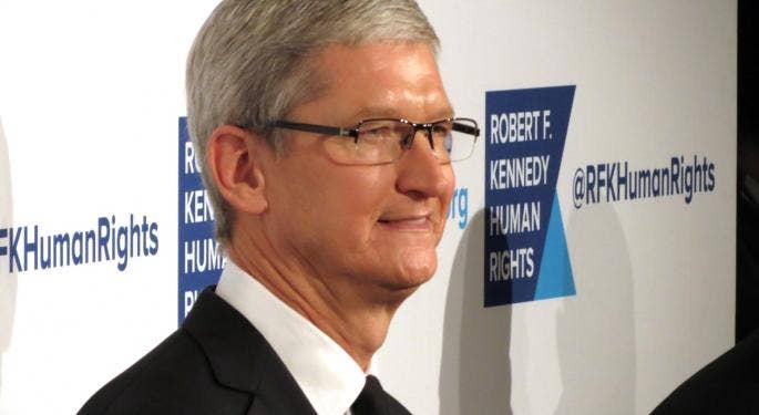 Apple, Tim Cook riceve bonus azionario da $114mln