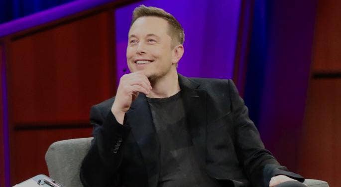Elon Musk reçu comme une star chez Volkswagen