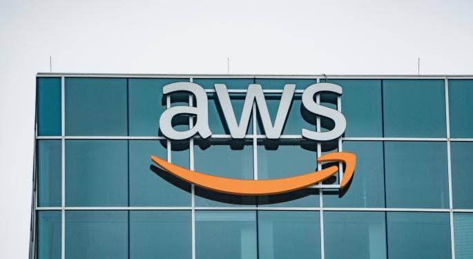 Amazon mantiene dominio nel cloud ma perde terreno