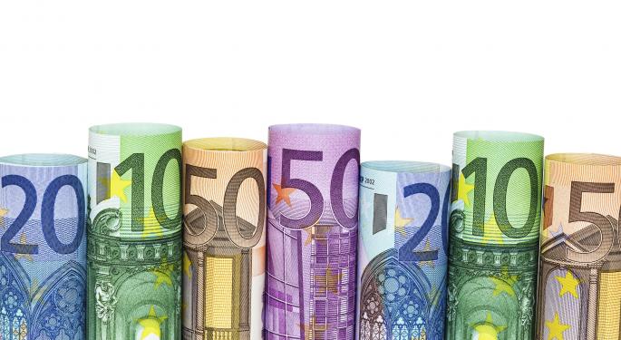 Euro Slightly Recovers on ECB Statements, Slightly Weakens On PMI Data