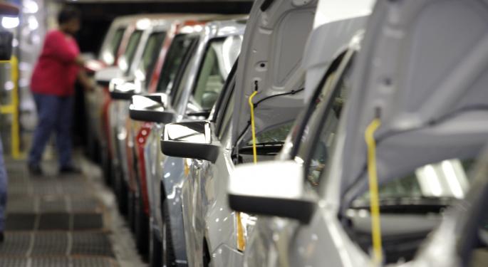 Senior Auto Expert: Car Credit Bubble Not A Worry, Sales Could Match 2015 Numbers