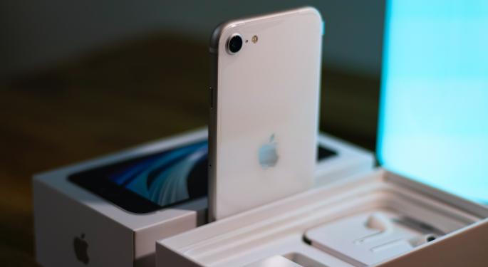 Apple Quietly Pulls-Off Top iPhone SE Variant From Online Store