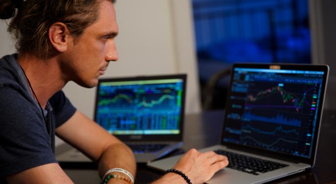 Benzinga's Bulls And Bears Of The Week: Amazon, Exxon, GM, Netflix, Tesla And More