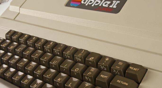 Apple Could Plummet Below $105 Because It's In 'No-Man's Land,' Expert Says