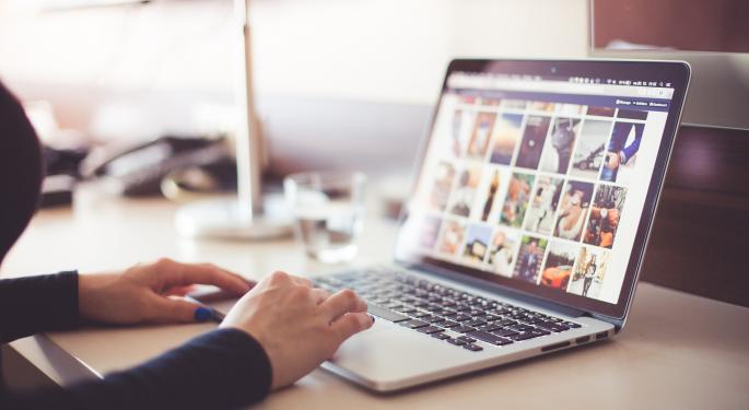 Shutterfly Gets Swatted; Baird Downgrades After Disappointing Q4