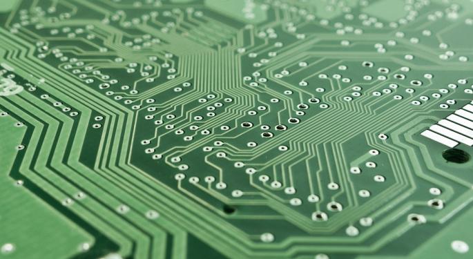 2 Chip Stocks Moving On M&A Rumors: Micron, Western Digital Technical Levels To Watch
