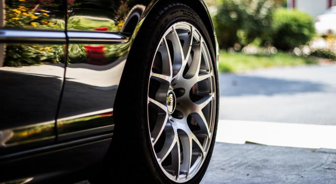 Online Auto Retailer Vroom Partners With Detroit's Rock Connections