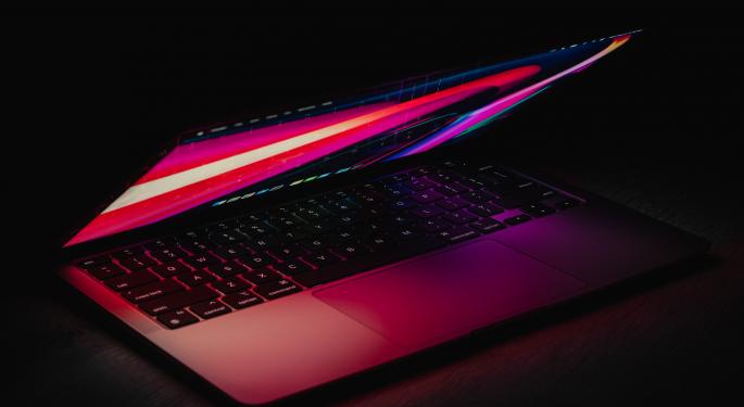 Apple Sued Over Allegedly Concealing Defect That Causes M1 MacBook Screens To Crack