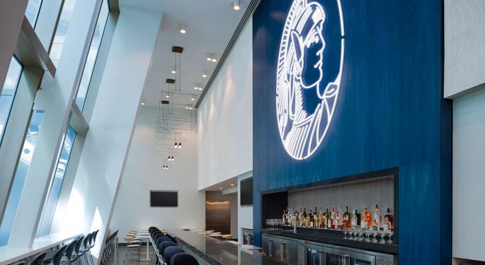 Why Investors Should Be Buying American Express Stock
