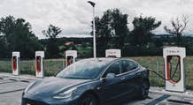 TSLA: Tesla apre la stazione Supercharger più grande al mondo
