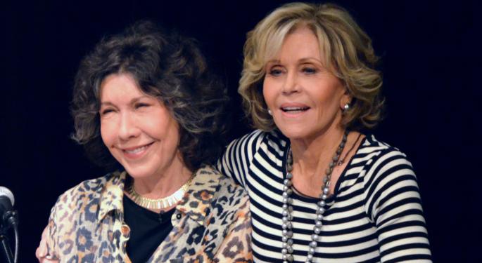 Lily Tomlin, Jane Fonda Push For Higher Restaurant Wages In Michigan Tour
