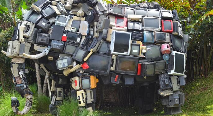 It's Not You: Recode's Mossberg Says TVs are Still Too Complicated