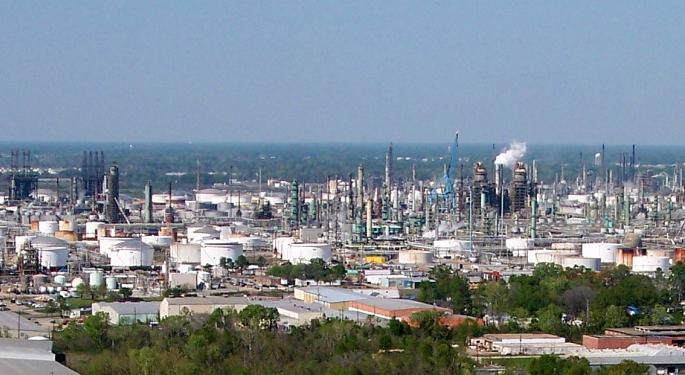 Gina Sanchez: Buy Exxon Mobil, Avoid Macy's