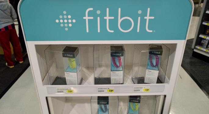 Fitbit Is Crashing, But Mizuho Believes Initial Charge 2 Sales Are 'Strong'