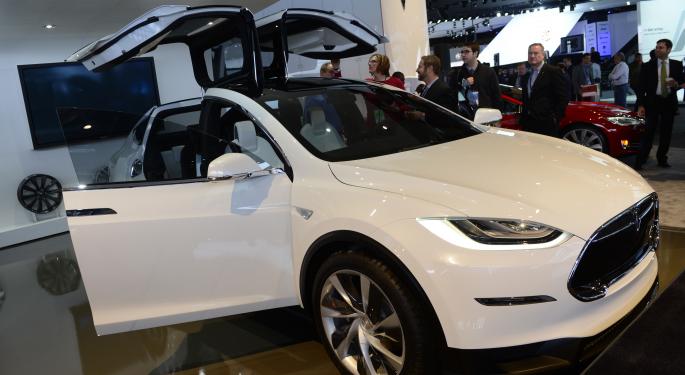 Tesla's Model X Launch Seeing Mixed Sentiment From The Pros