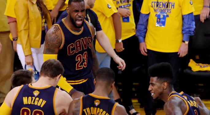 LeBron James Gives Teammates Apple Watches Prior To NBA Finals