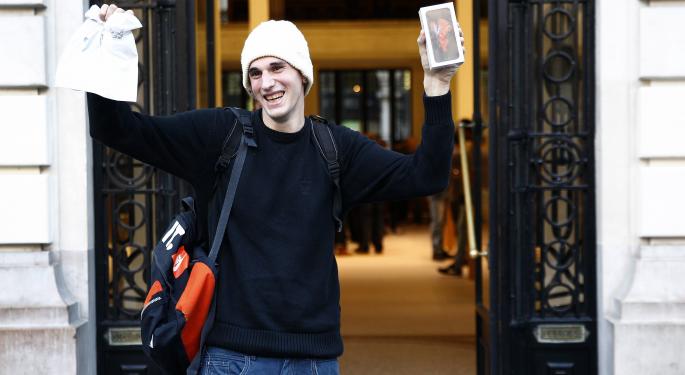 Foursquare Was Right: Apple Sets Records With iPhone 6s