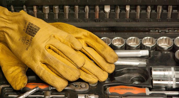 Retail Earnings Parade Continues: Home Depot, Lowe's In The Spotlight
