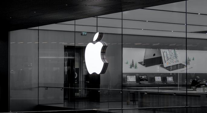 Apple Hasn't Done Enough To Address Antitrust Concerns, Says Klobuchar As Lawmakers Remain Adamant On Overhaul