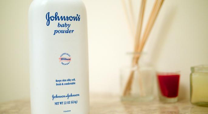 Johnson & Johnson, risarcimento danni dimezzato a ,12mld