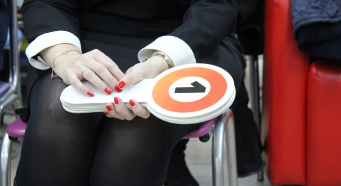 Verizon, AT&T Enter Final Round Of Bidding For Yahoo's Internet Assets