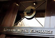 La Bolsa de Metales de Londres suspende operaciones de níquel