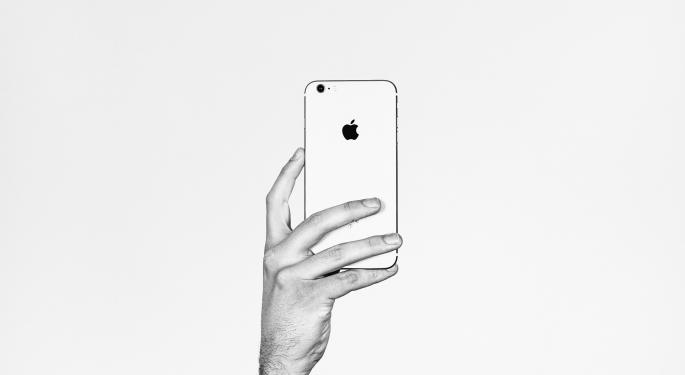 KeyBanc's Hargreaves: Strong iPhone Sales In Q3 Is A Concern