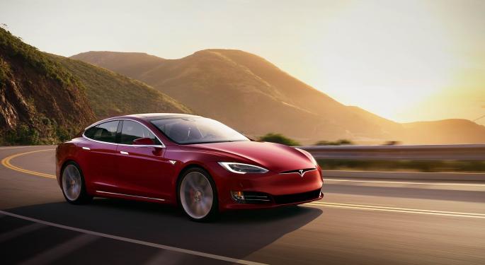 Tesla Analyst Cuts Price Target By 17% On Potential Battery Delay